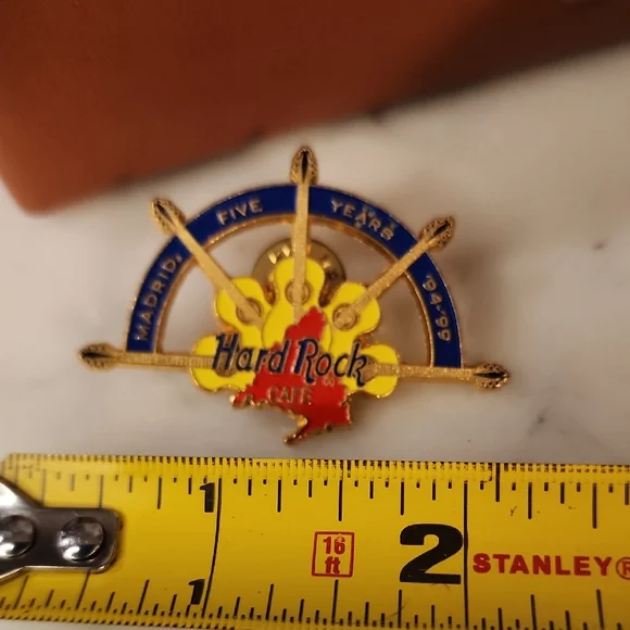 RARE Hard Rock Cafe | Madrid | Frankfurt | Bangkok |Guitar Logo Pins - Picture 5 of 10